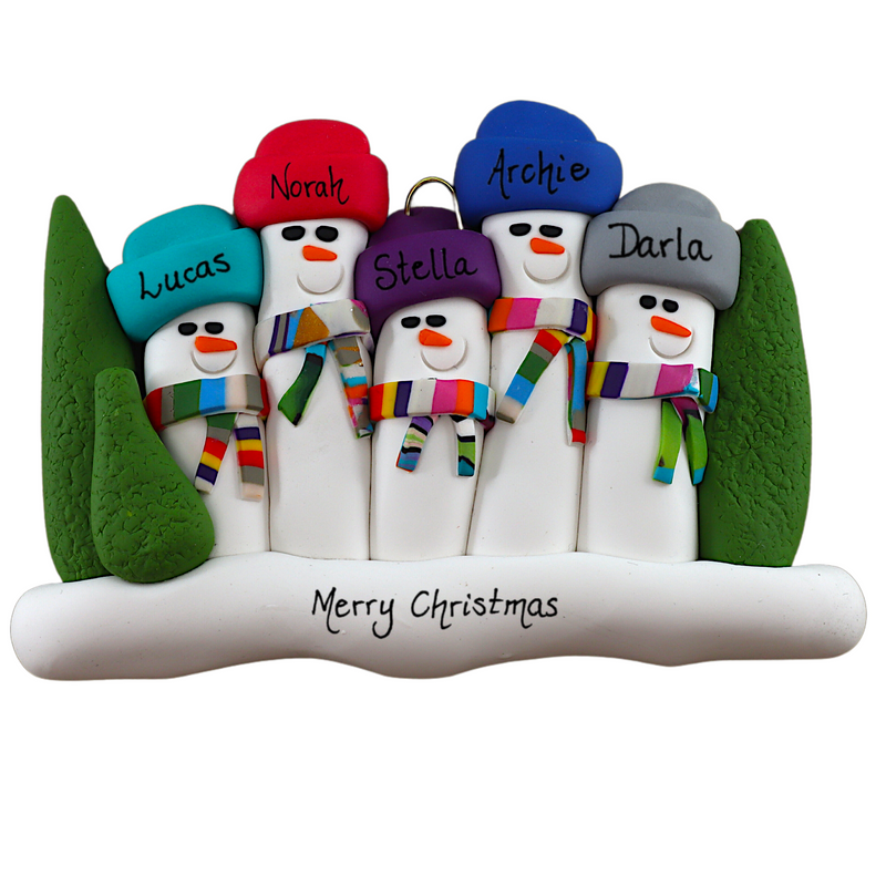Family ornament with 5 snowmen in colourful scarves and hats, hemmed by Christmas trees, personalized with names.