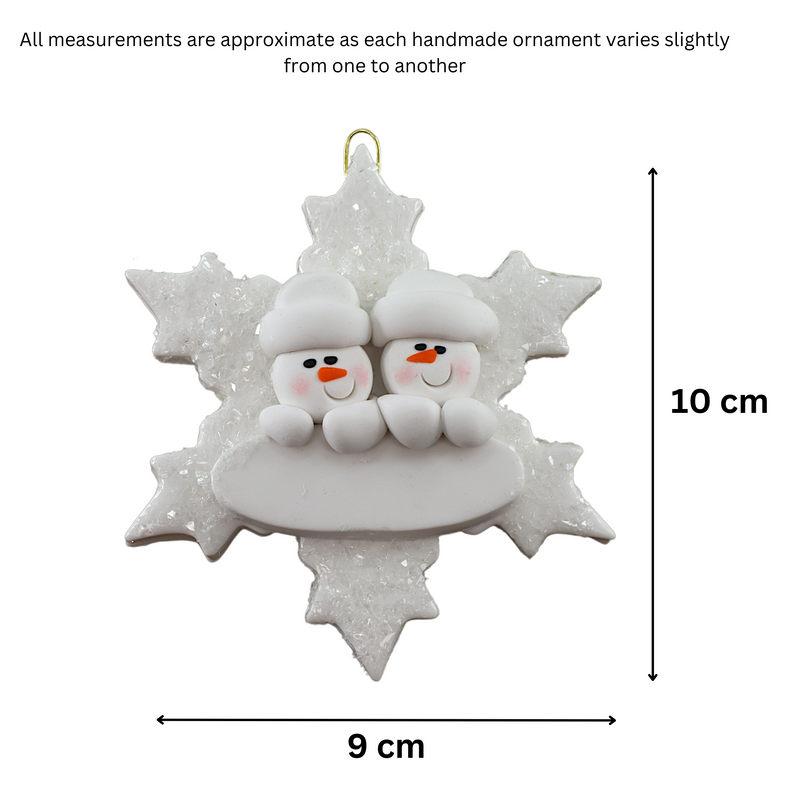 Family ornament with 2 white snowmen stacked on top of a glitter white snowflake, graphed to show size (9x10cm).