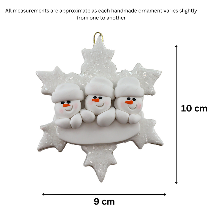 Family ornament with 3 white snowmen stacked on top of a glitter white snowflake, graphed to show size (9x10cm).